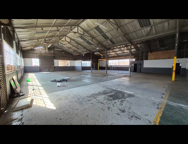 921M² FACTORY TO LET IN ANDERBOLT